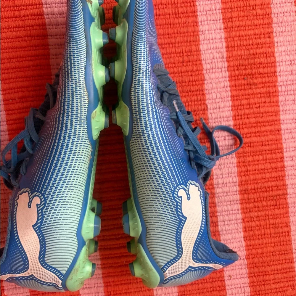 Men’s puma size 11 firm ground soccer cleats. Lots of wear left good condition. - Picture 3 of 8